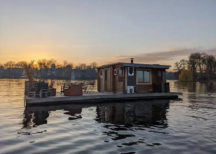 Hausboot mit Hottub in Berlin