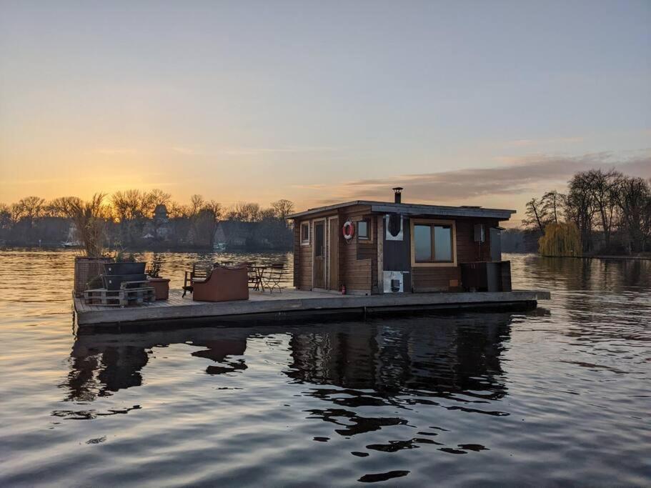 Hausboot Mit Hottub In * Berlijn