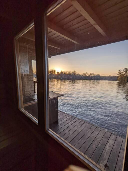 Botel Hausboot Mit Hottub In